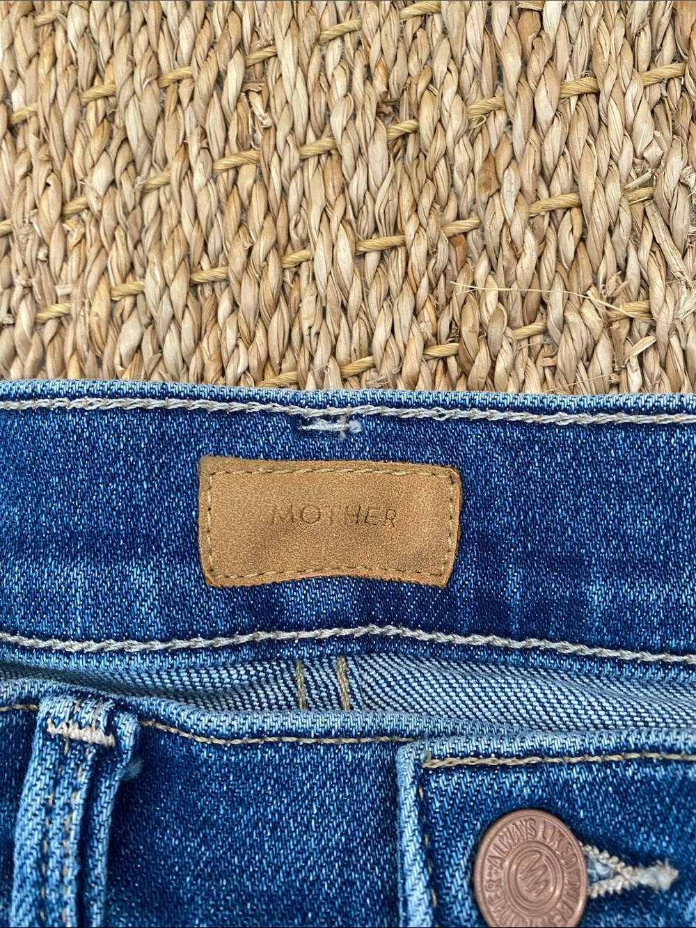 MOTHER The Mid Rise Rambler Jeans Size 25.  Zip, Ankle Fray. Like New - Picture 2 of 4